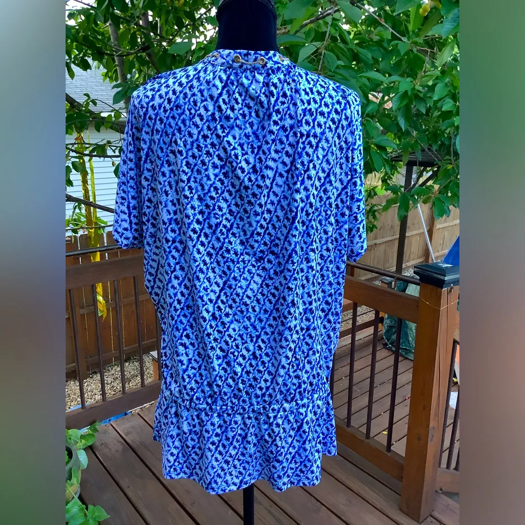 Nice Michael Kors top 💙🤍 - Image 3