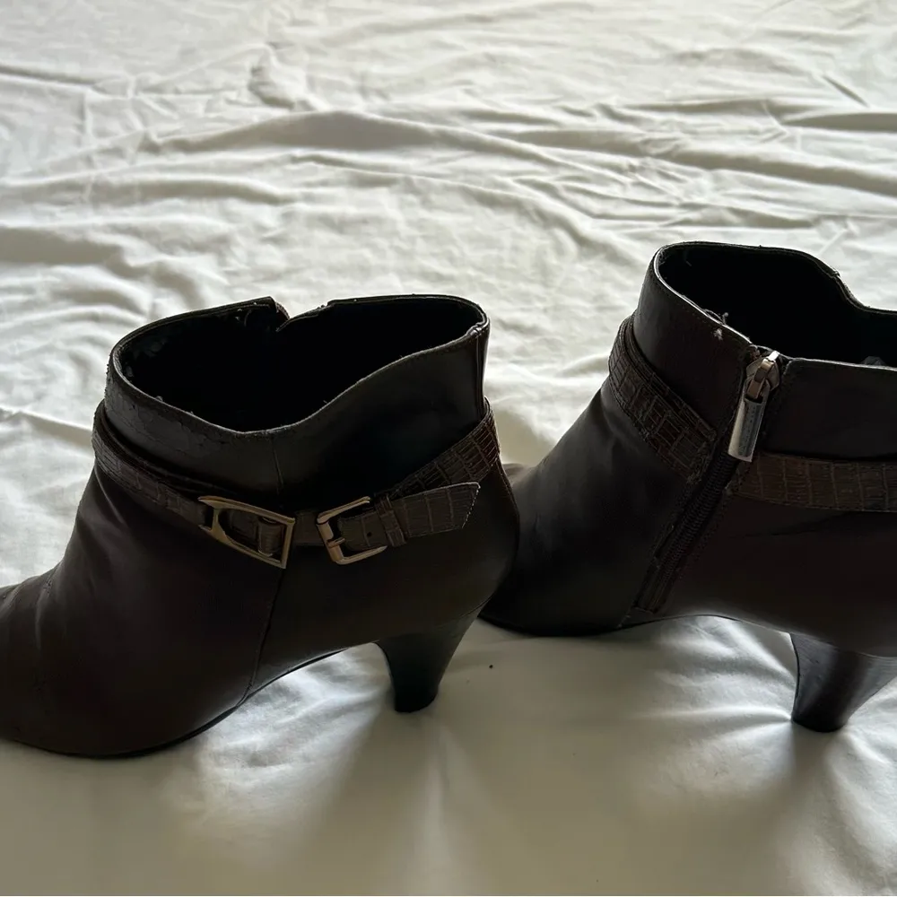 Ankle booties Sophisticated Brown Leather Ankle Booties with Buckle 9 1/2 - Image 5