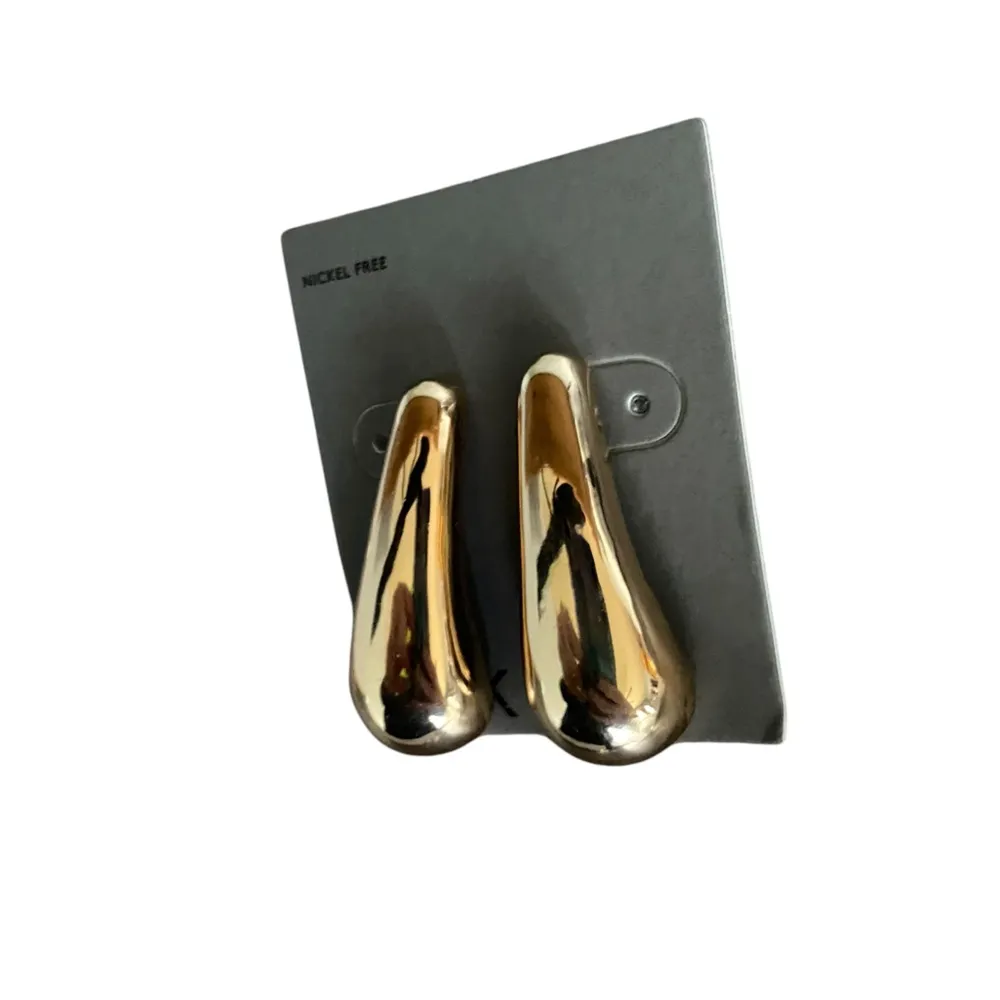 NWT Nordstrom Gold Tone Teardrop Earrings - Image 3