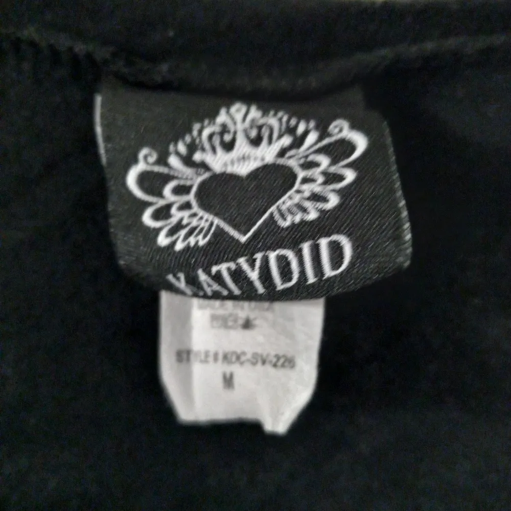 KatyDid M Fleur de Leis Short Sleeved V - Image 8