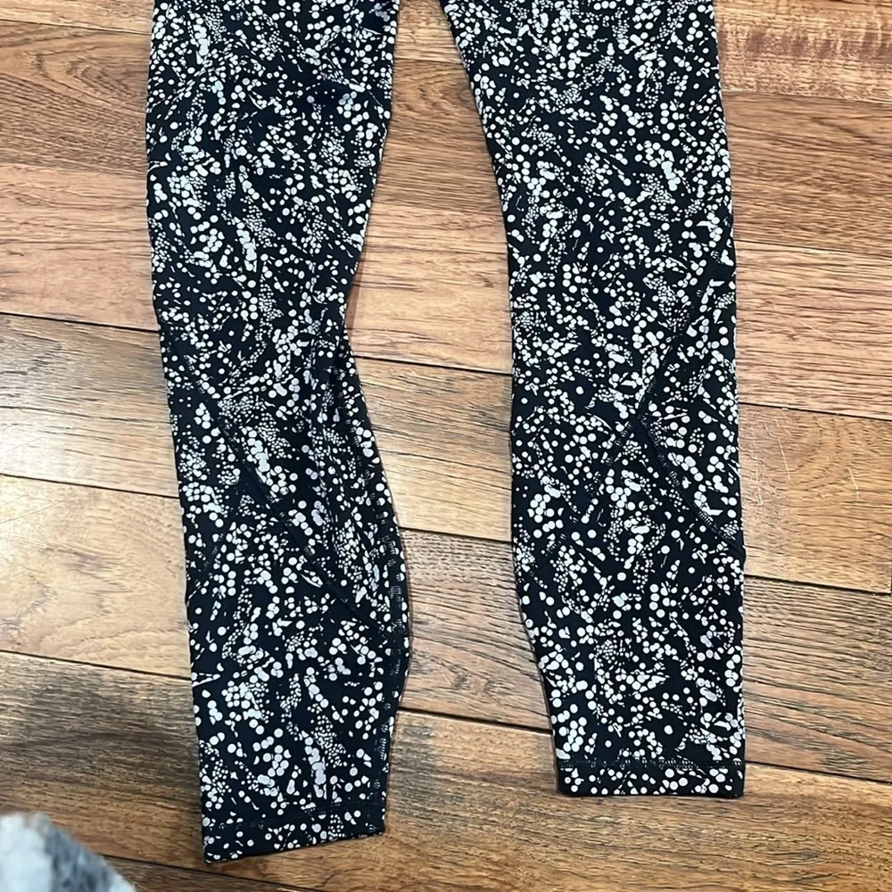 LULULEMON Tight Stuff Tight II Leggings Women’s 4 Black White Reflective Pattern - Image 9