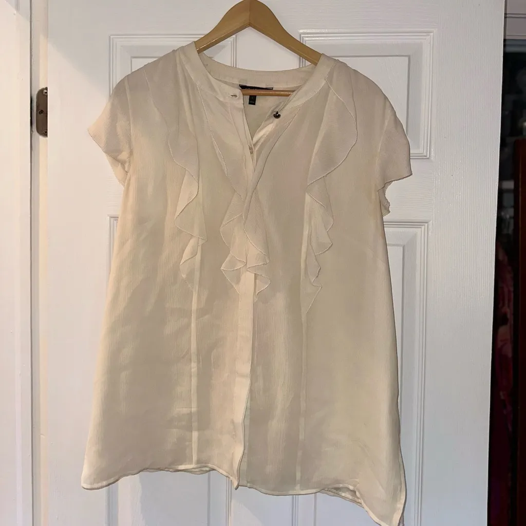 St. John blouse cream large ruffle - Image 3