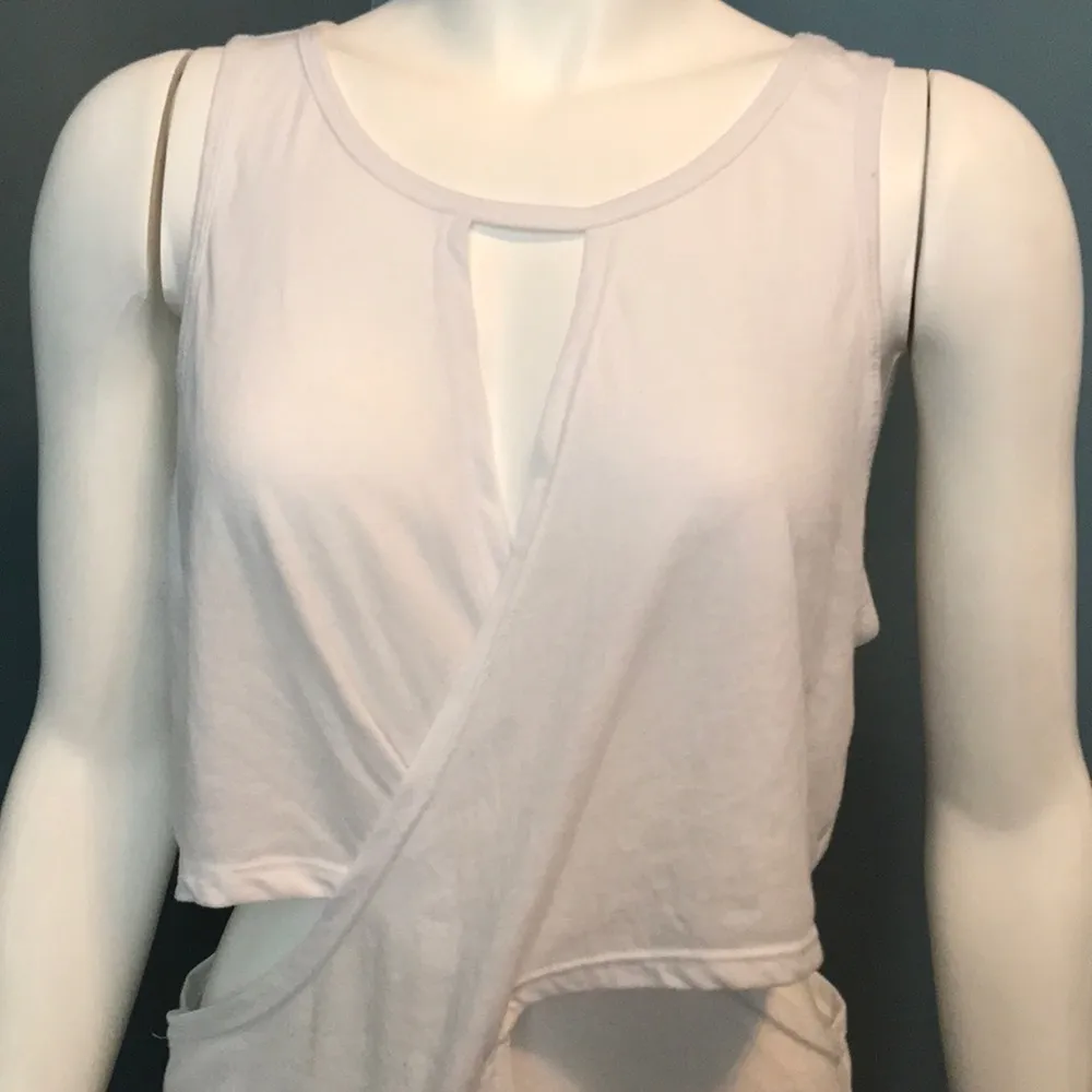 Fabletics White cut out tank top size large - Image 3