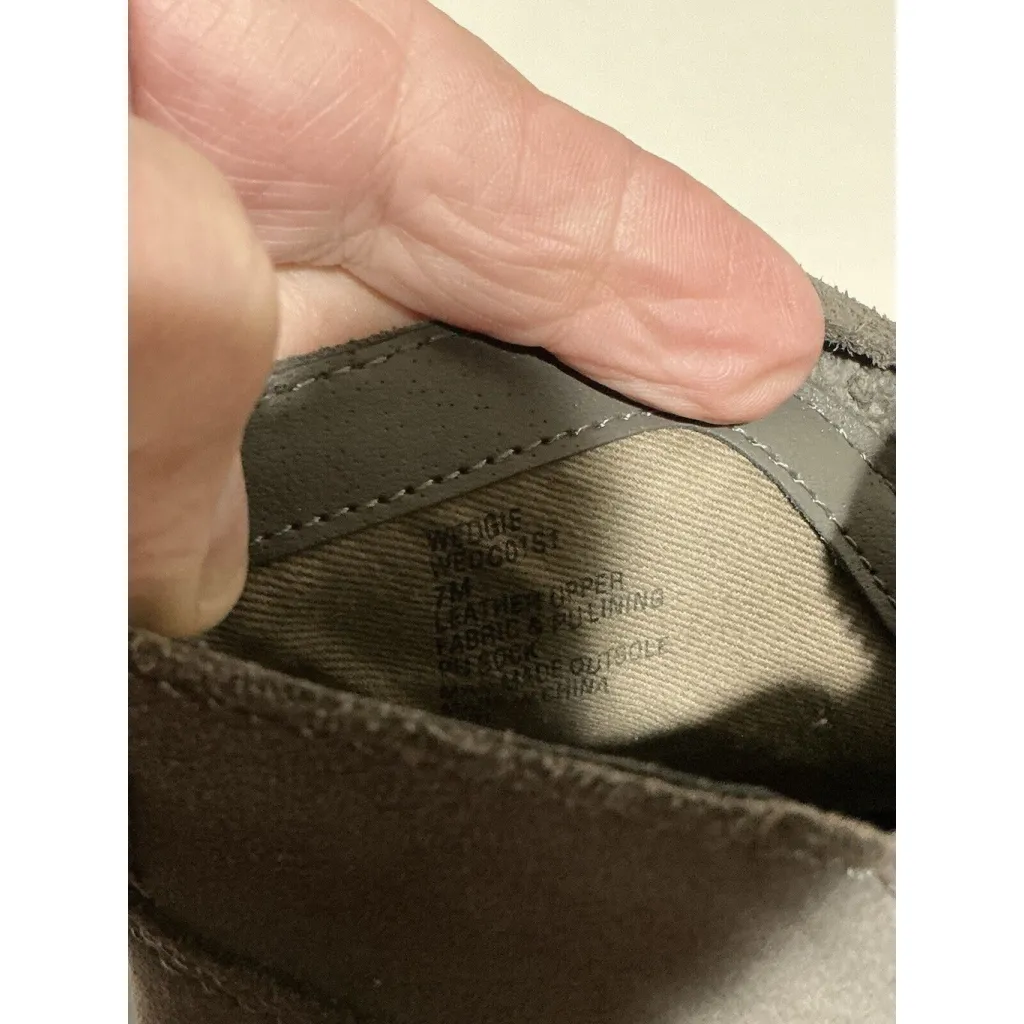 Womans Steve Madden Wedgie Size 7 Gray Suede Side Zip Wedge Sneaker - Image 7