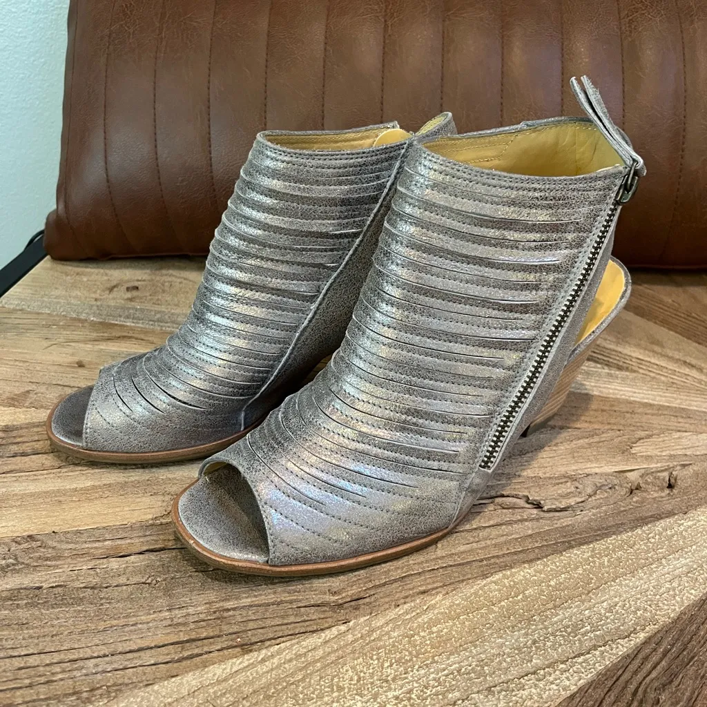 PAUL GREEN Cayanne Peep Toe High Heel Bootie Size: 6.5 UK 9 US soft metallic - Image 4