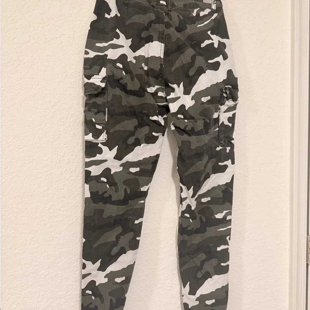 Camouflage Cargo Pants White - Image 4