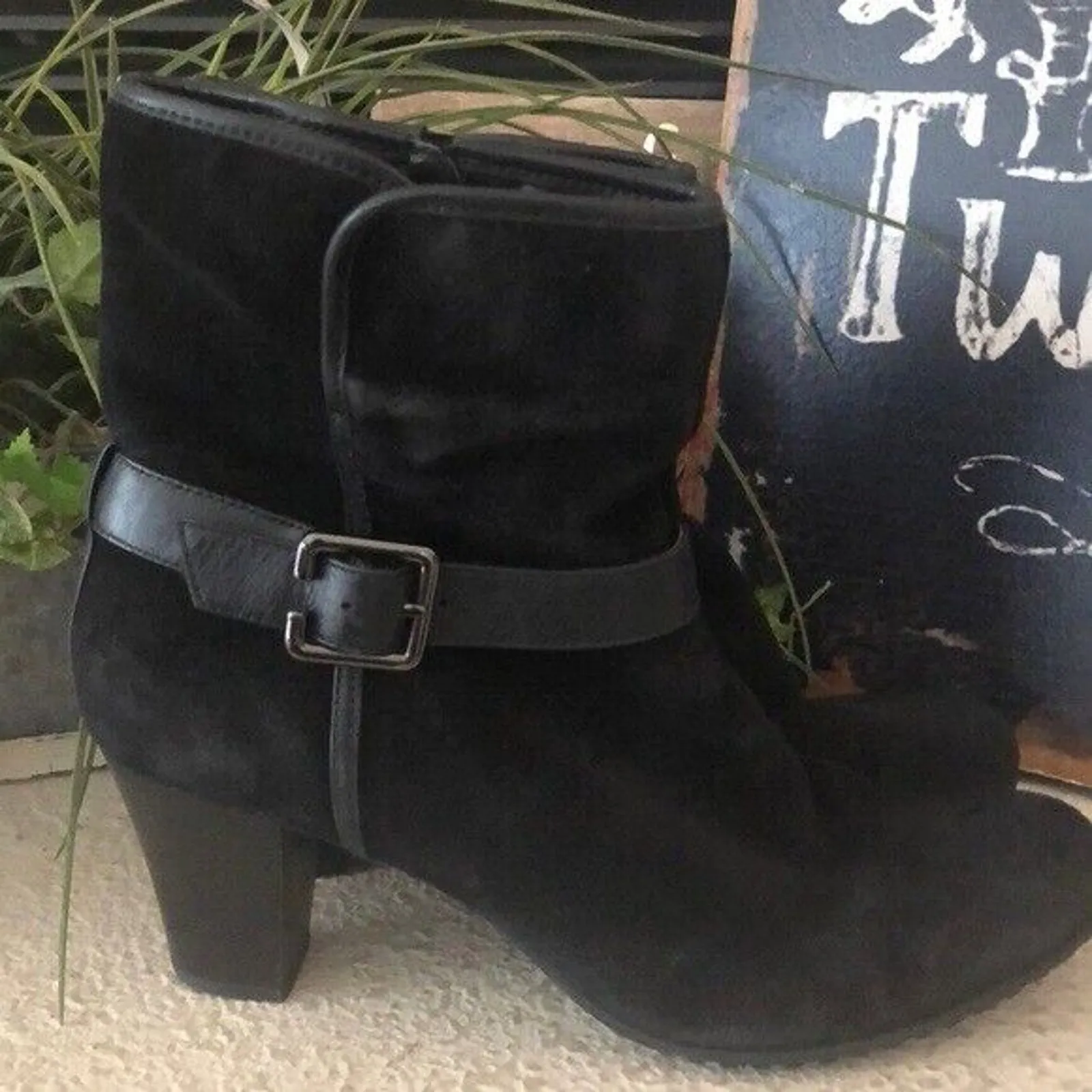 Clark’s Tige de Cuir black Suede ankle boots Women’s Size 10 Heeled Heels - Image 4