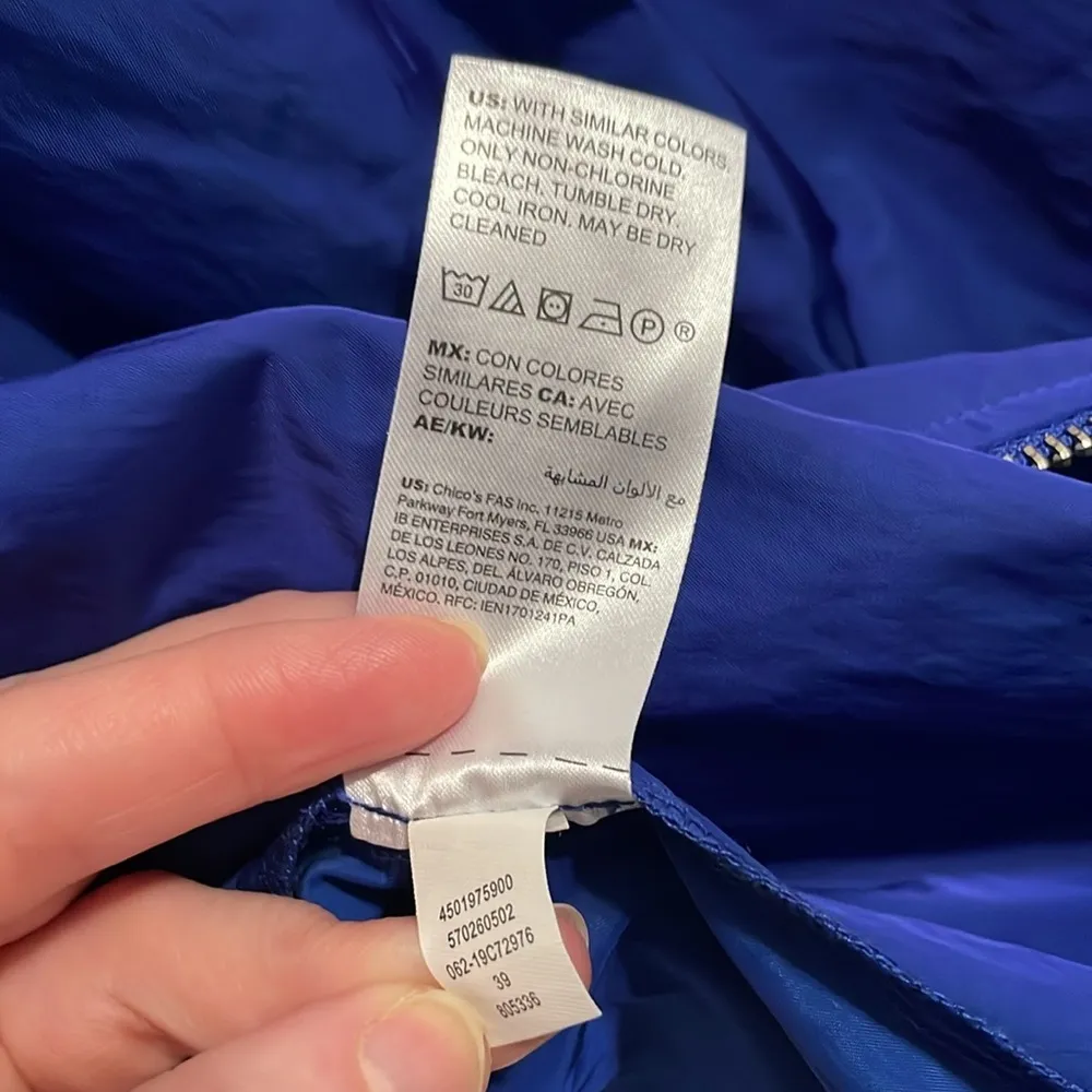 Women’s Chico’s coat size 1 NWOT functioning, pockets, zipper,‎ & waist cinch - Image 10