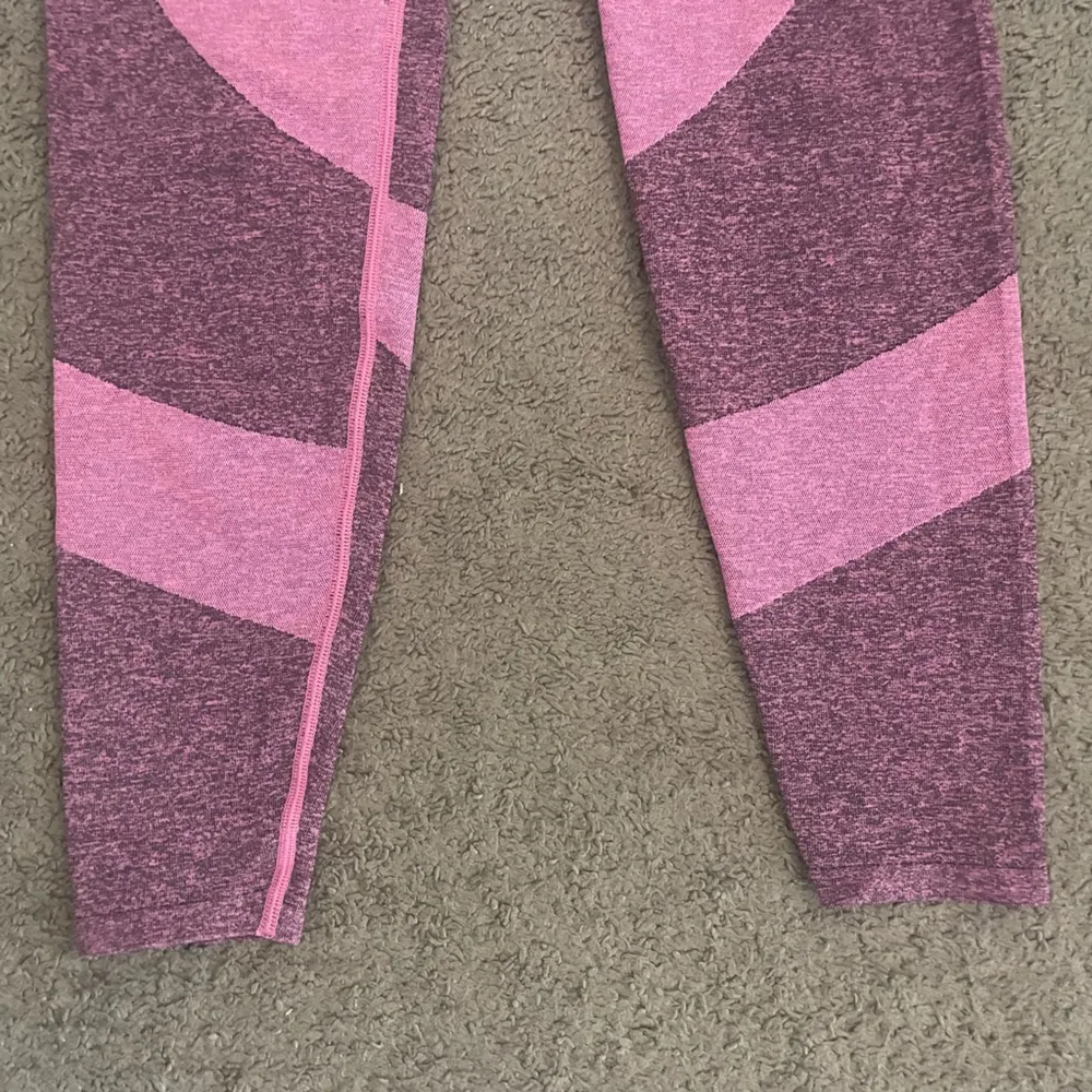 Victoria’s Secret (PINK) Seamless Two-Tone Activewear Leggings, Size M - Image 3