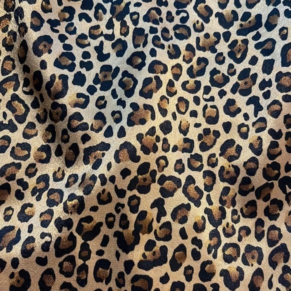 Morgan Taylor Intimates Leopard/Cheetah Print Satin Robe Size Med EUC #6683 - Image 2