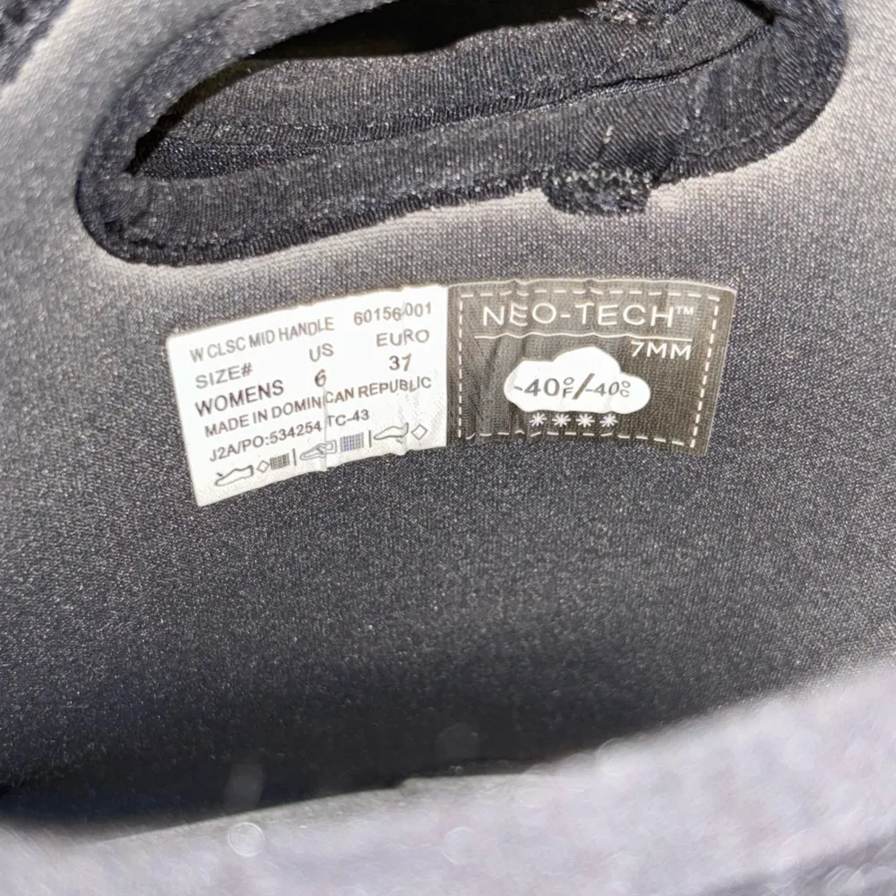 Bogs Classic mid height waterproof rain boots women’s size 6 black shiny - Image 6