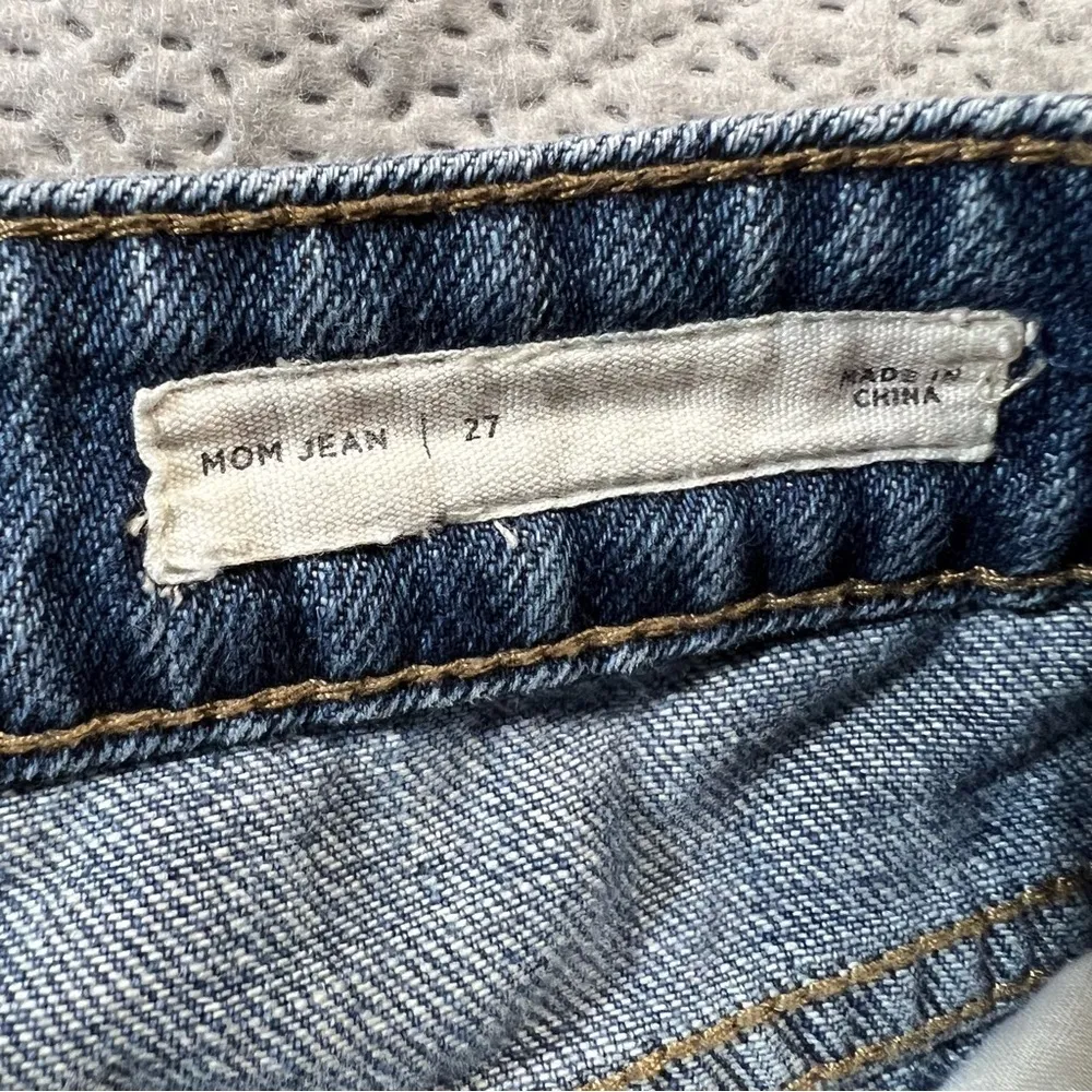 PacSun Blue Distressed Button Fly Mom Jeans Size 27 EUC - Image 4