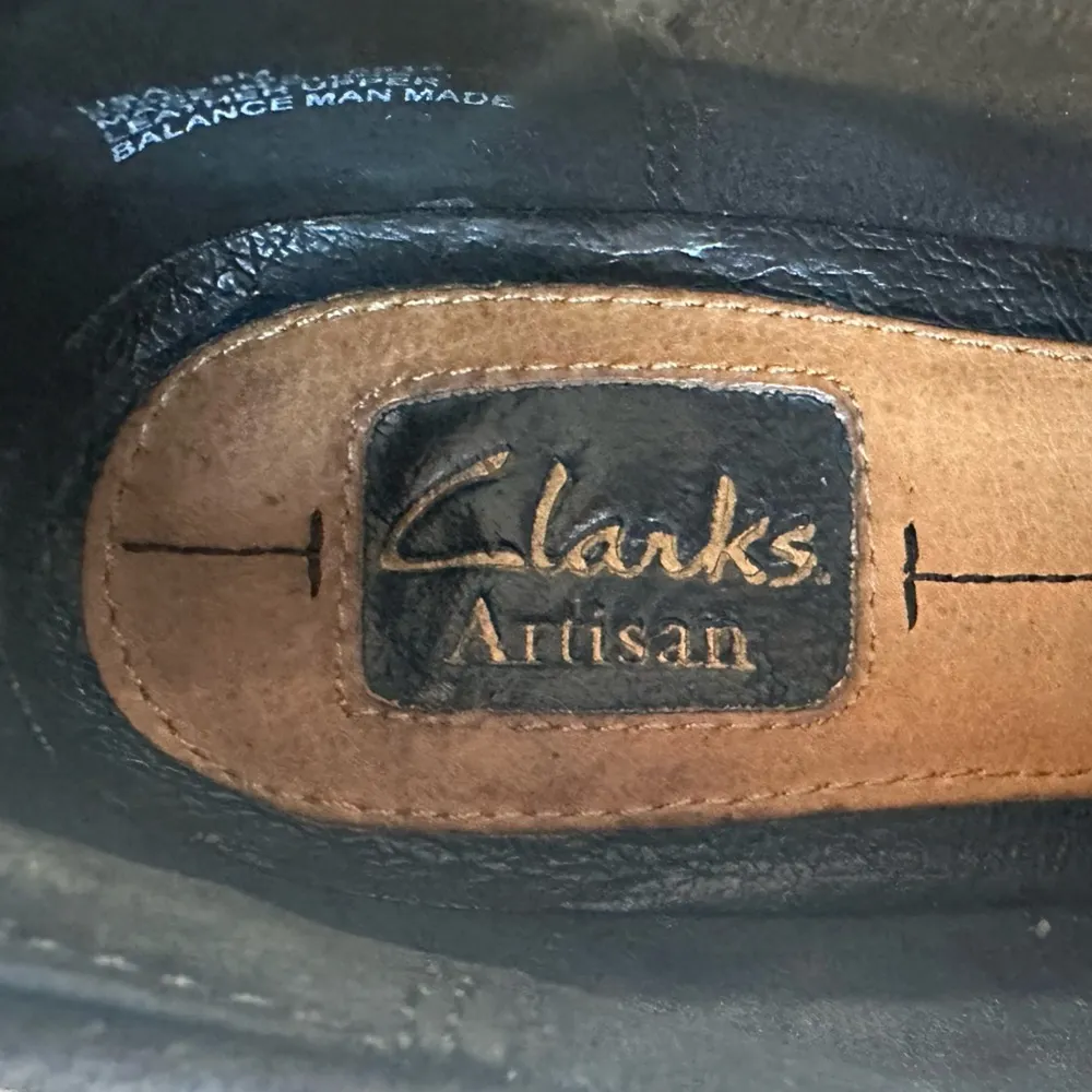 Clarks Artisan Black Suede and Patent Leather Heeled Shoes Classic Elegance - Image 7