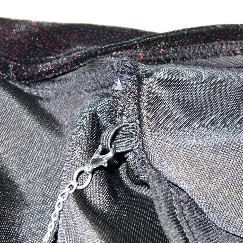 NY Collection womens sz large sparkly red blouse attached black tank & necklace - Image 10