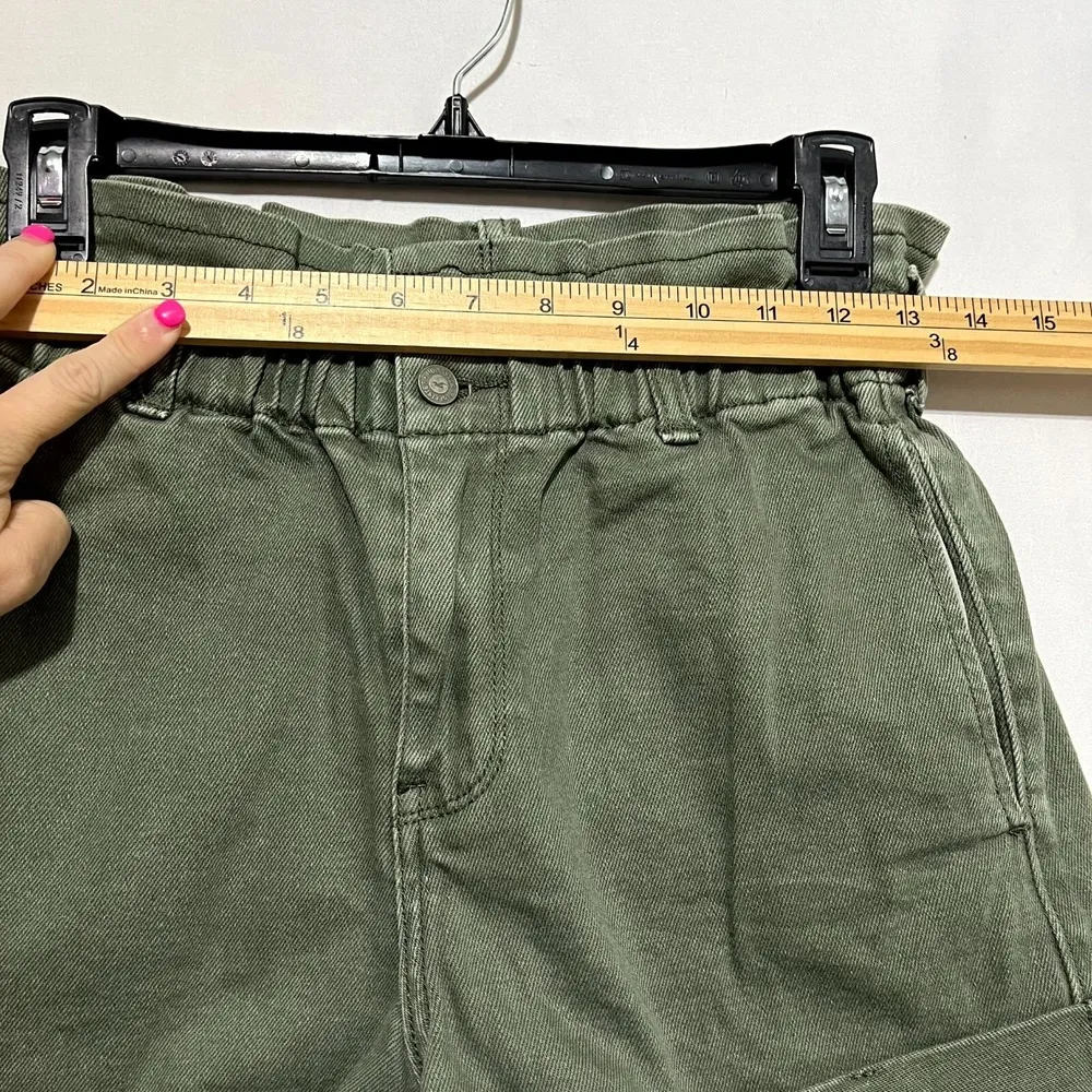 Hollister Mom Shorts Women's 1/25‎ Olive Green Ultra High-Rise 3" Slash Pockets - Image 4