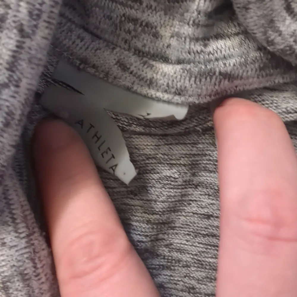 Athleta cowl neck long sleeve top size medium - Image 3