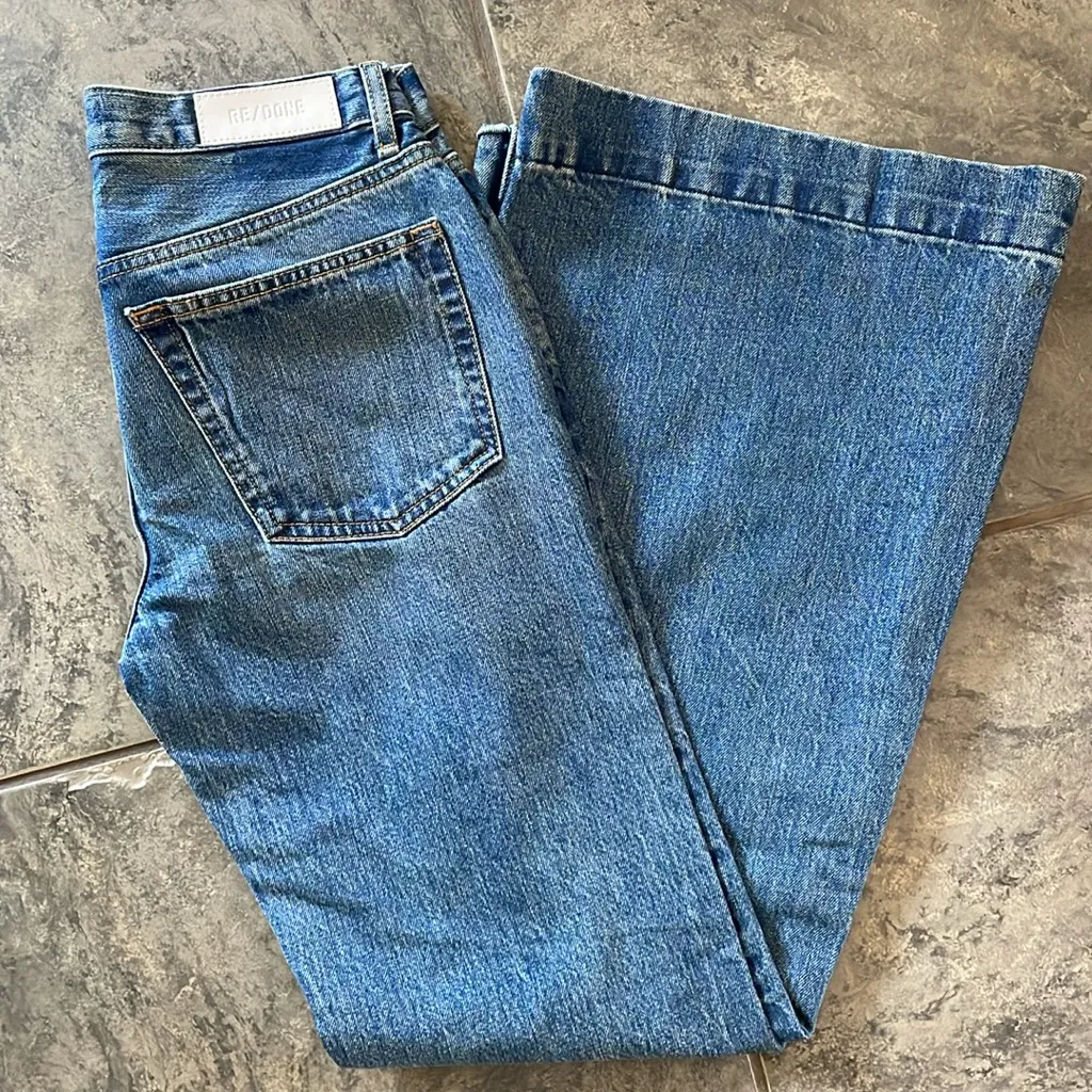 New! RE/DONE 70s Low Rise
Bell Bottom Jeans in Clean Moon Stoned Sz 26 - Image 9