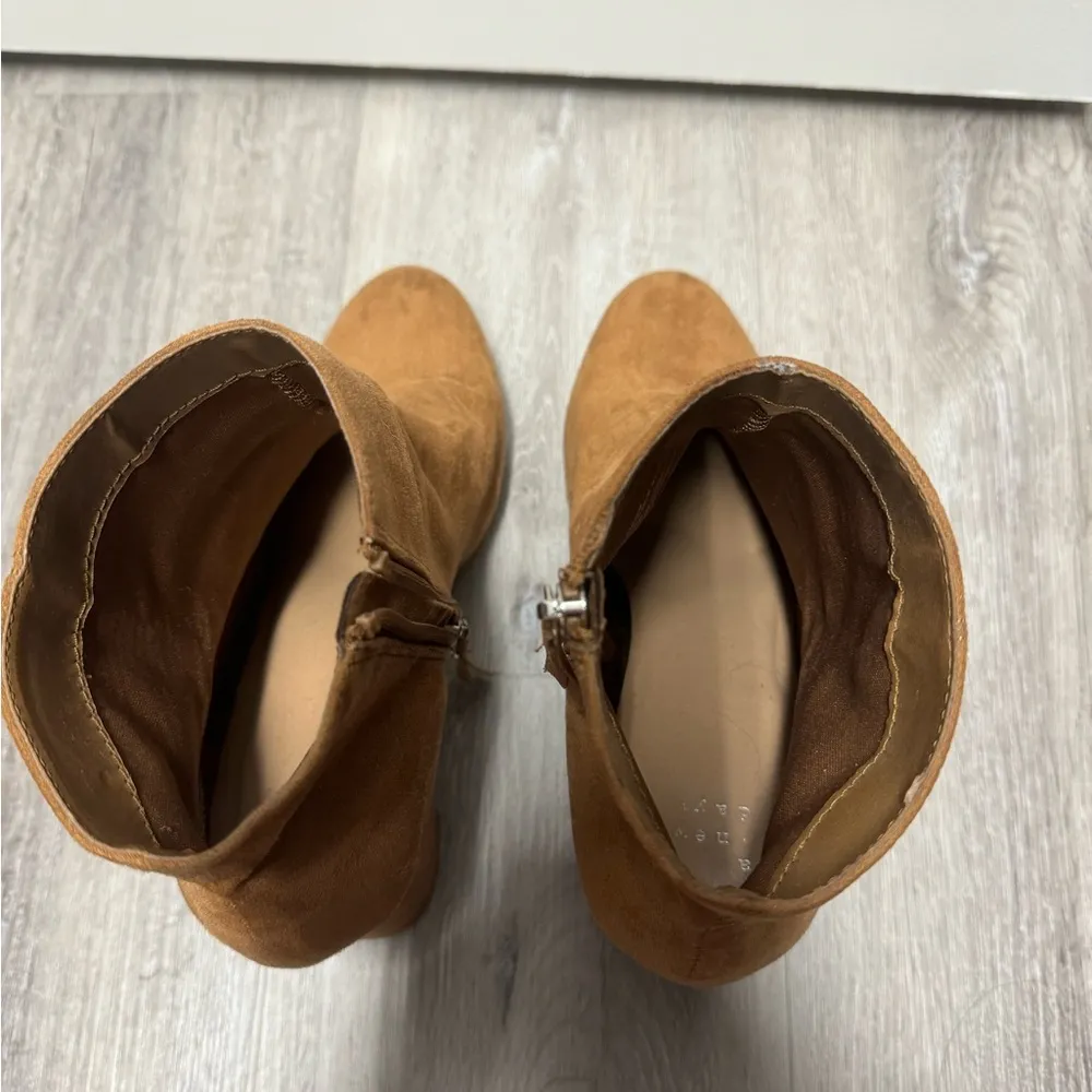 Women’s suede booties - Image 2
