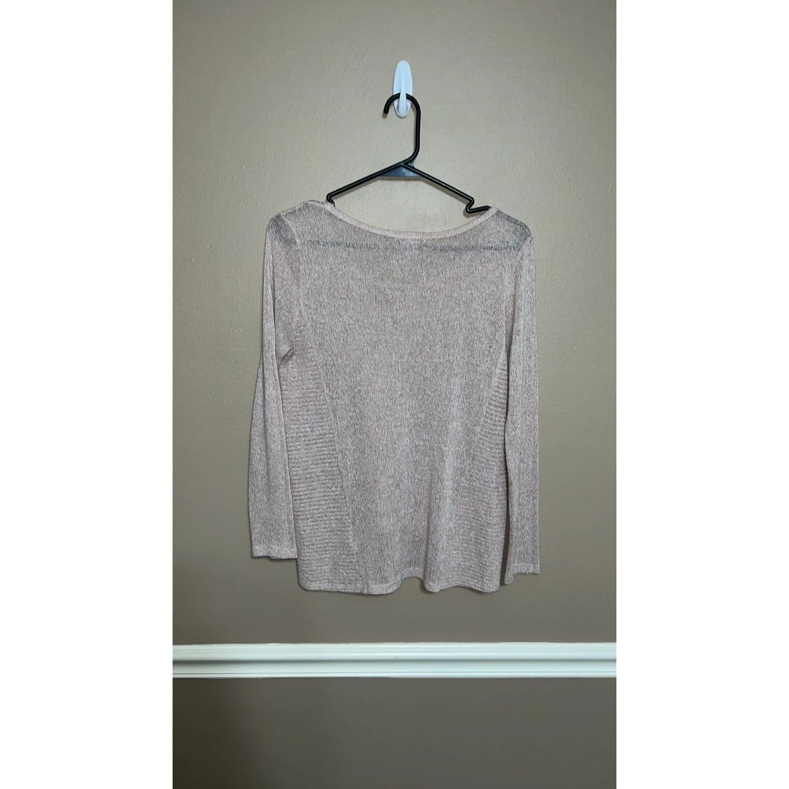 Women’s Bar III beige lightweight long sleeve sweater size medium knit fall y2k - Image 3