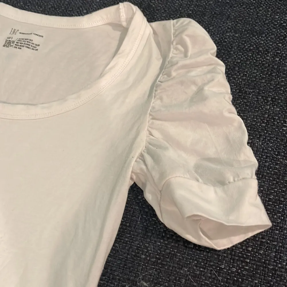 White t shirt with fancy short sleeves - Image 2