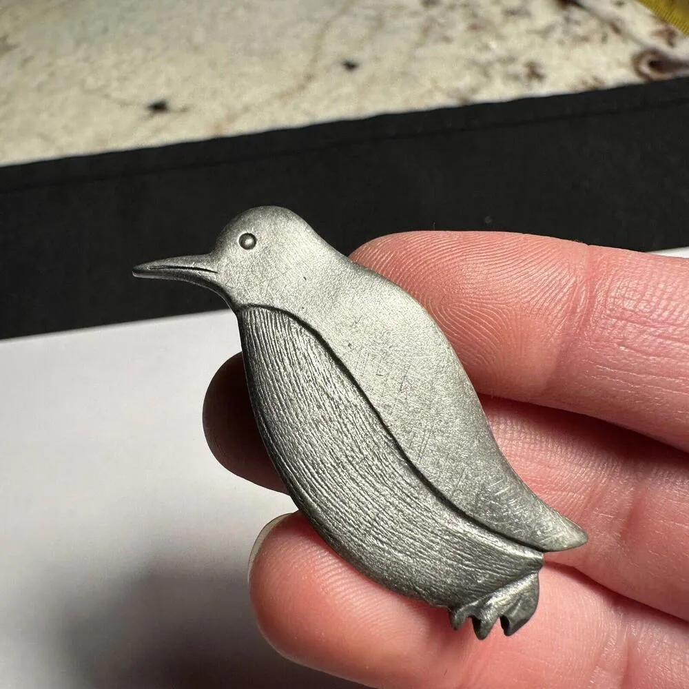 Penguin Bird Brooch Pin Pewter Tone - Image 3