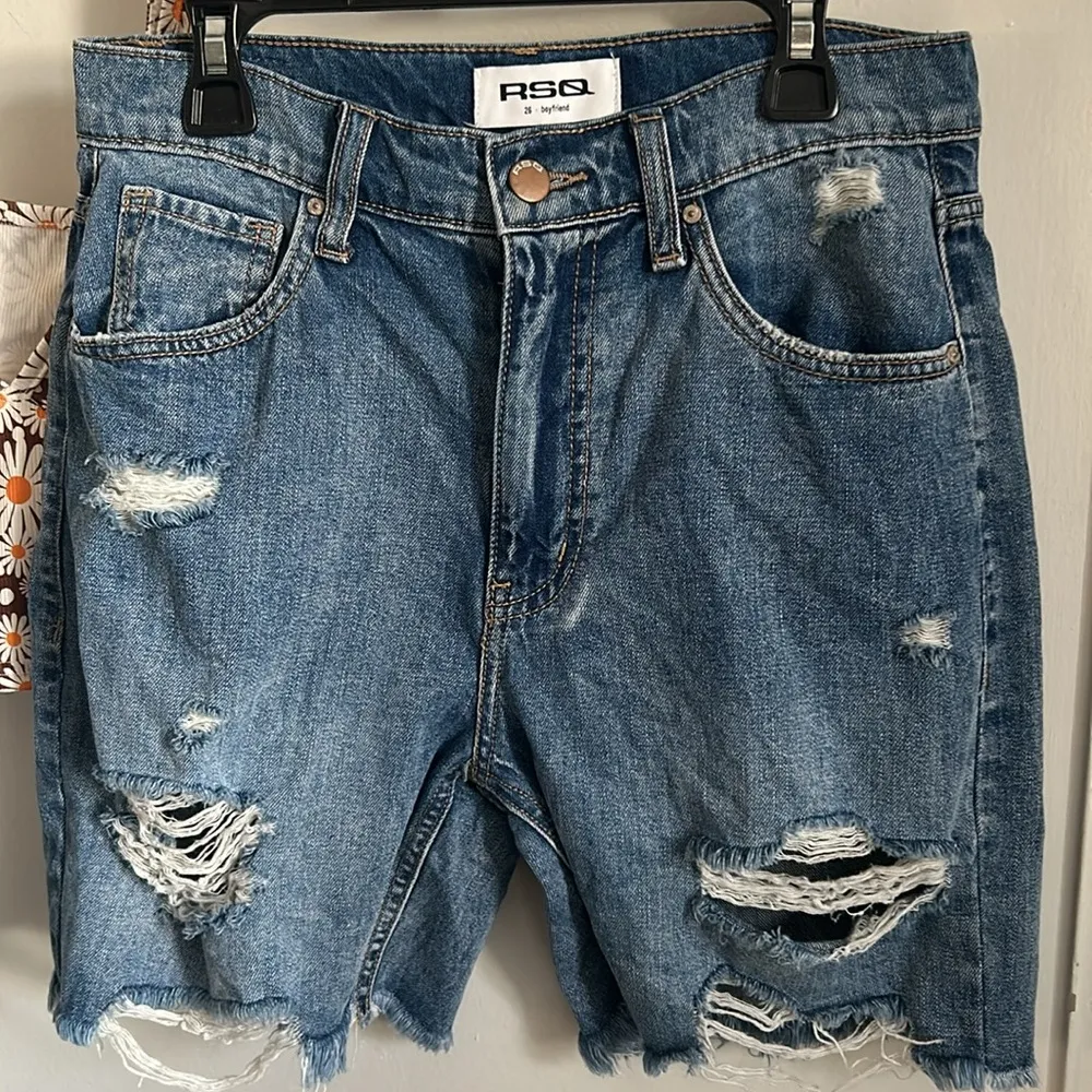 RSQ Distressed Raw Hem Boyfriend Denim Jean Bermuda Cut Off Shorts - Image 2