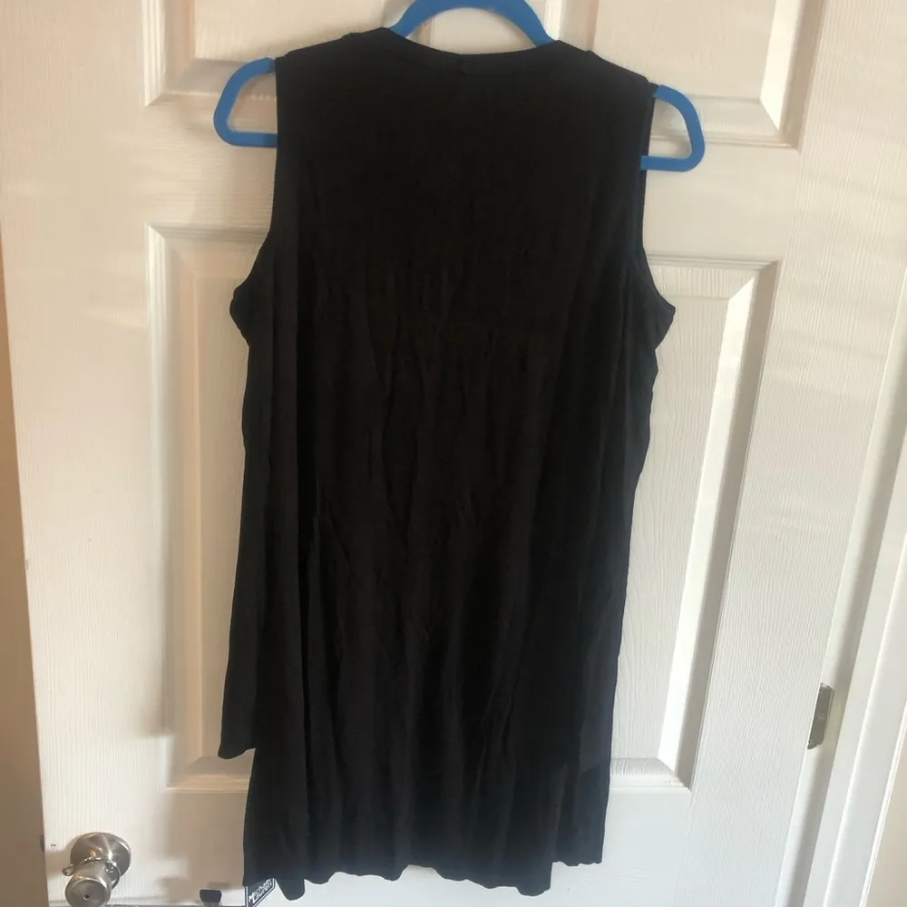NWT Michael Lauren cold shoulder black dress size medium. - Image 5