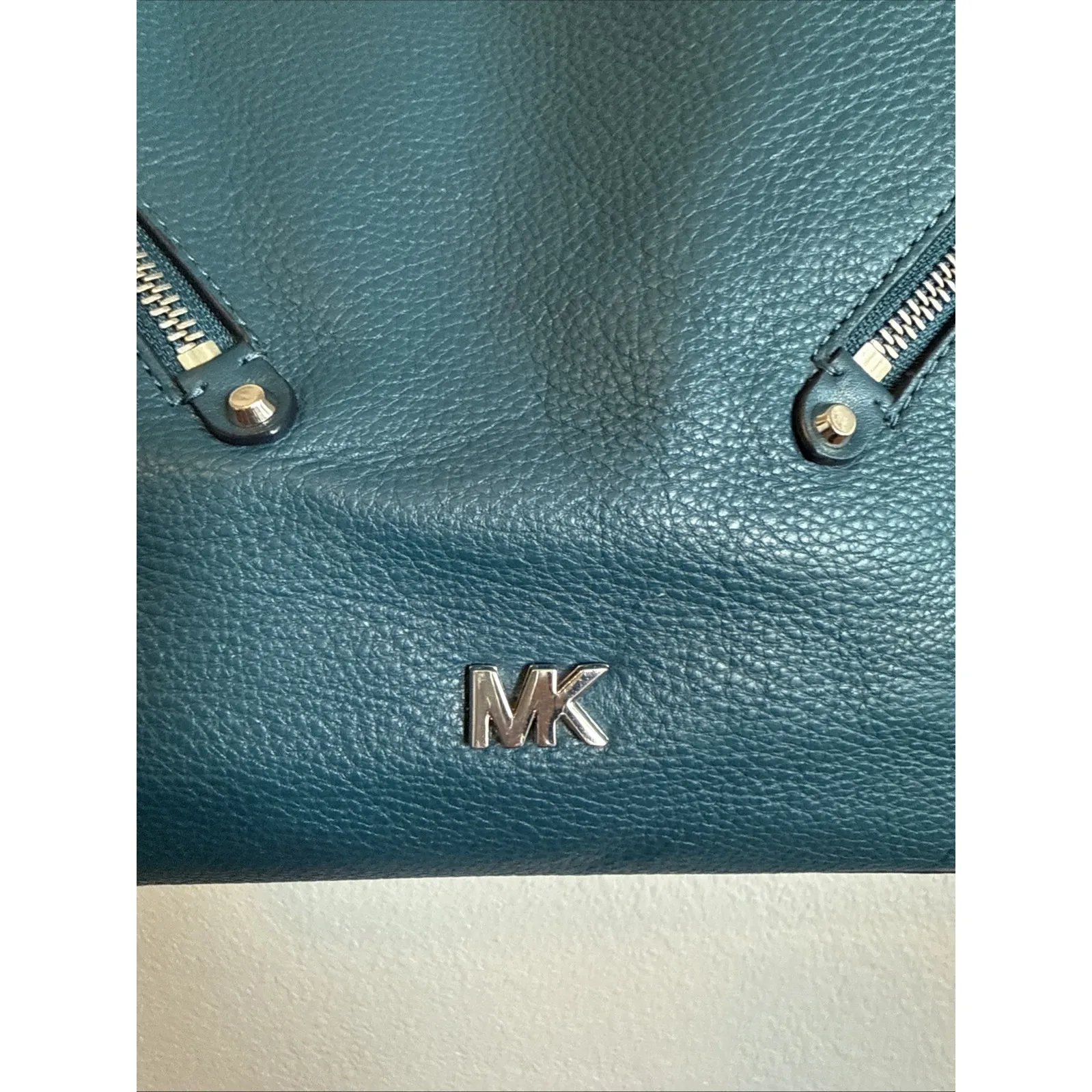 Michael Kors Evie Large Pebbled Leather Hobo Bag Silver Tone Hardware-READ - Image 2