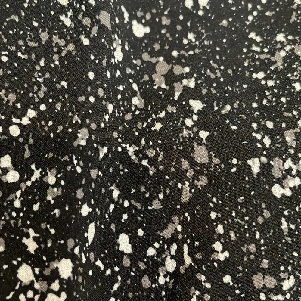 Lululemon size 6 Athliesure Skirt/Skort Black Spatter Flat Front Pleated Back - Image 2