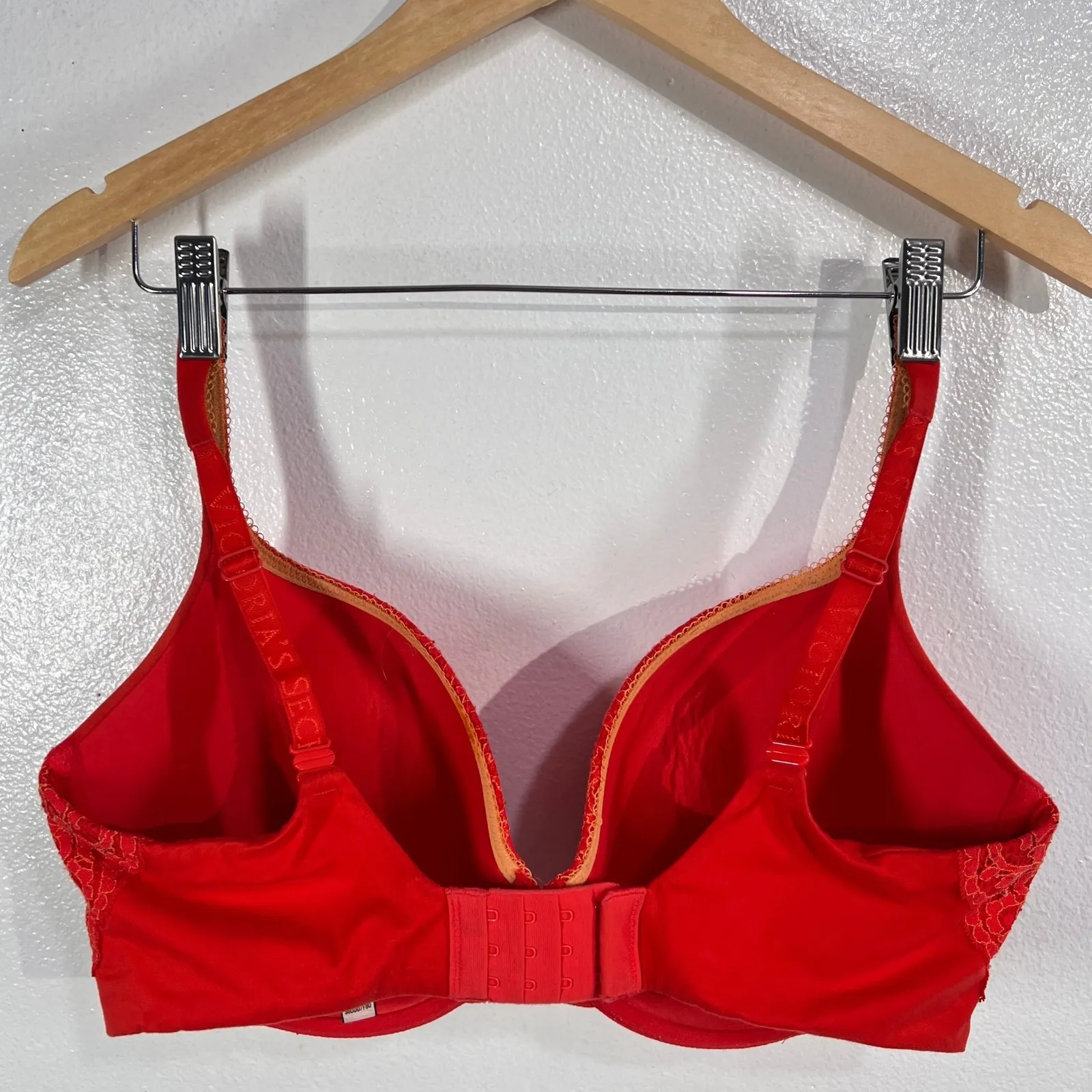 Victoria's Secret Body By Victoria Red Lace Trim Plunge Bra 36DDD - Image 2