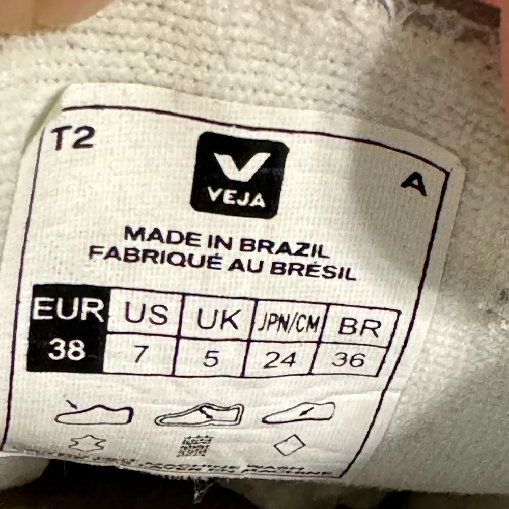 Veja Women’s Leather Logo Sneakers White size 7 - Image 9