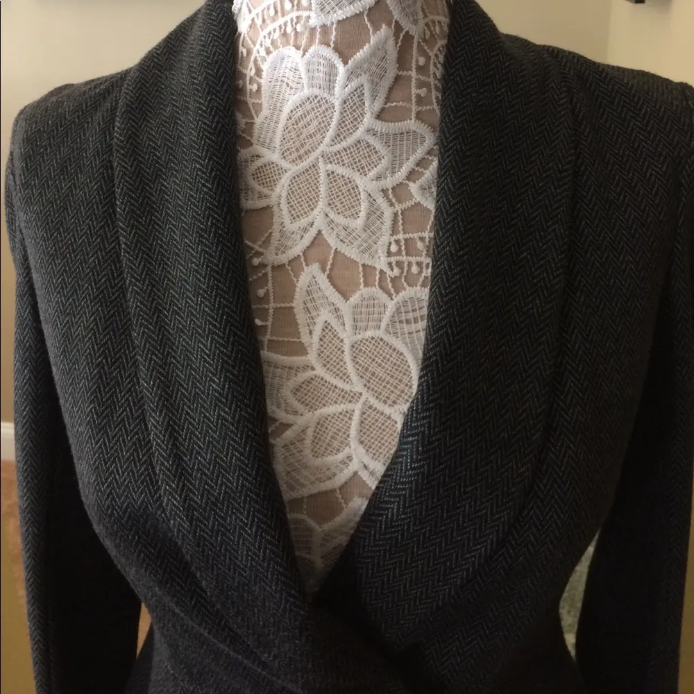 H & M fully lined fitted coat. - Image 3