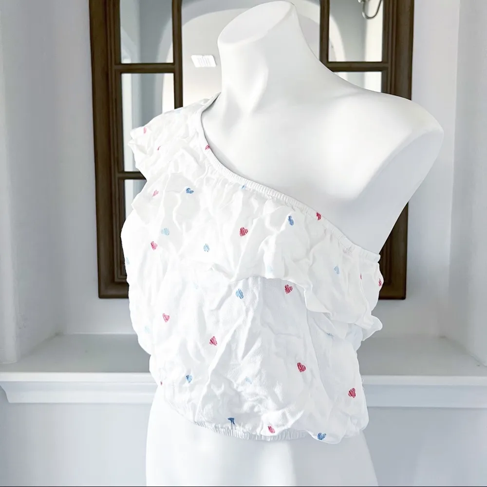 Hippie Rose Tiered One Shoulder Top w/ Red Blue Hearts, Size L NWT - Image 2