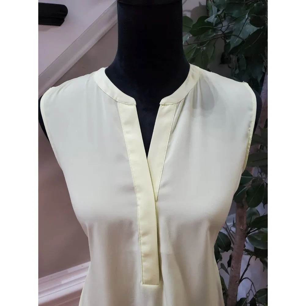 Chico's Women's Chartreuse Yellow Solid V-Neck Sleeveless Top Blouse Size 0 - Image 3