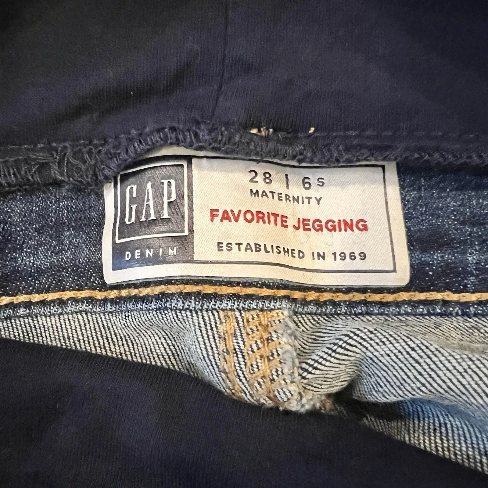 GAP Women's Maternity Full Panel Favorite Jegging Distressed Size 6 Short EUC Blue - Image 6