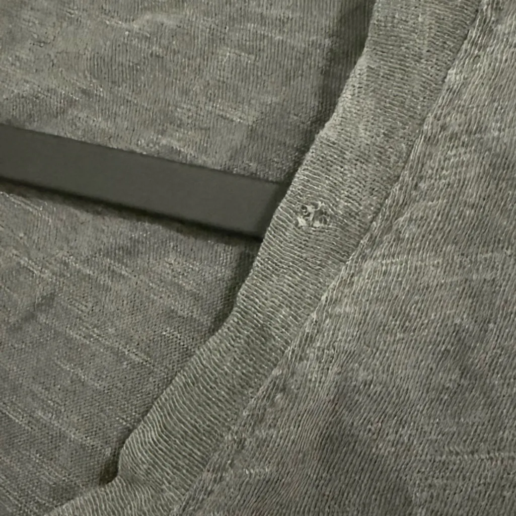 $128 New Sundry Long Sleeve V Neck Ruched Cuffs Pima Cotton Tee - Small - Image 3