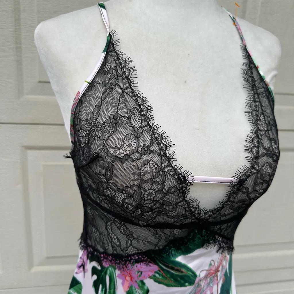 Victoria Secret Floral Lace plunge Trim Sleepwear - Image 6
