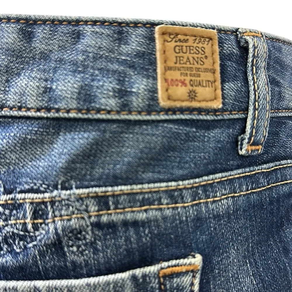 Guess Embroidered Back Bermuda Denim Curved Hem Blue Jean Shorts Womens 30 - Image 7