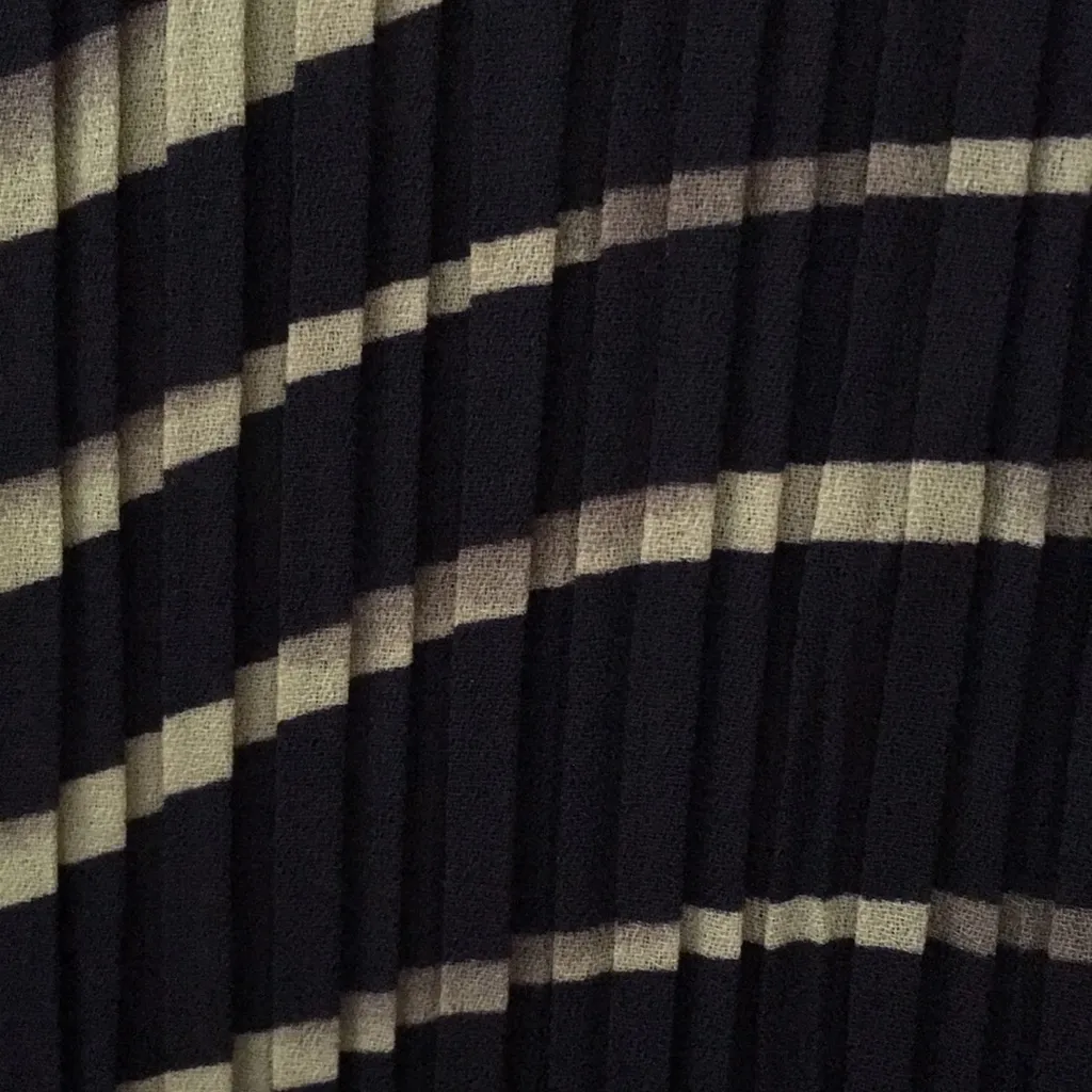 FINAL MARKDOWN Ladies’ E. K. Designs Unique crinkle blouse (L) Size L - Image 5