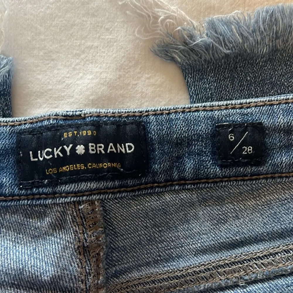 Lucky Brand Ava crop jeans. Size 6/28 - Image 4