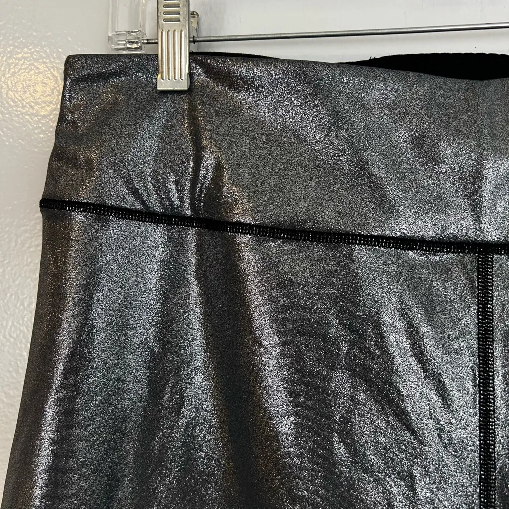 NWOT Victoria Secret Sport Silver Metallic Pull On Bike Shorts Side XL - Image 3