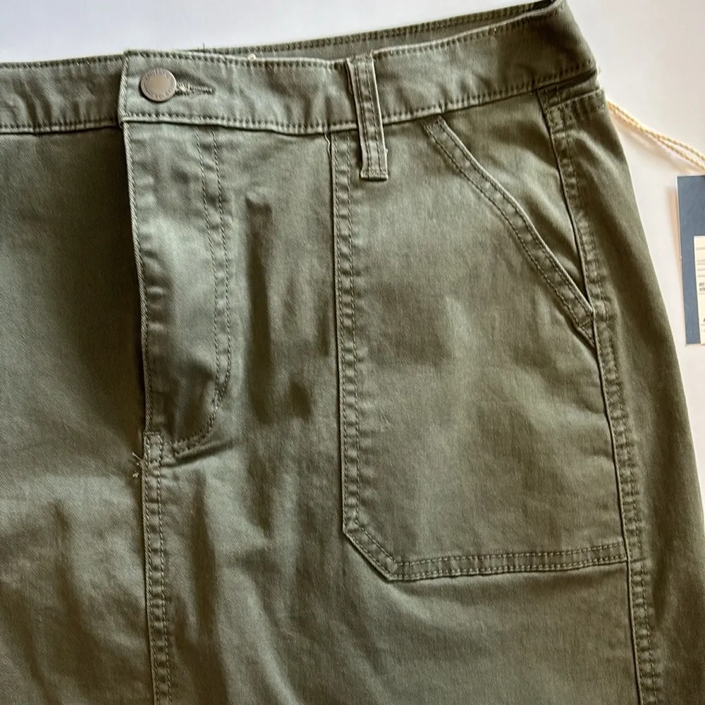UNIVERSAL THREADS.. NWTS..ARMY GREEN JEAN SKIRT…SIZE 12…WAIST 16-17” LENGTH 17” - Image 3