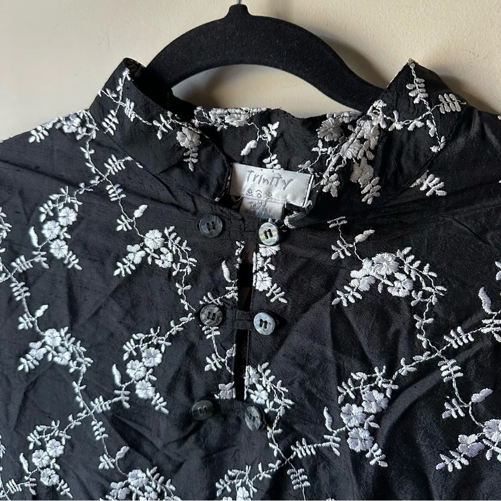 Vintage Trinity Women’s 100% Silk Floral Qipao Cheongsam Midi Dress Frog Button Size M - Image 3