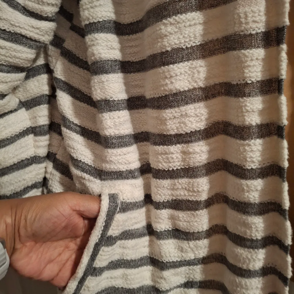 Maurices Sz 2  Striped Gray and White Women's Sweater - Image 7