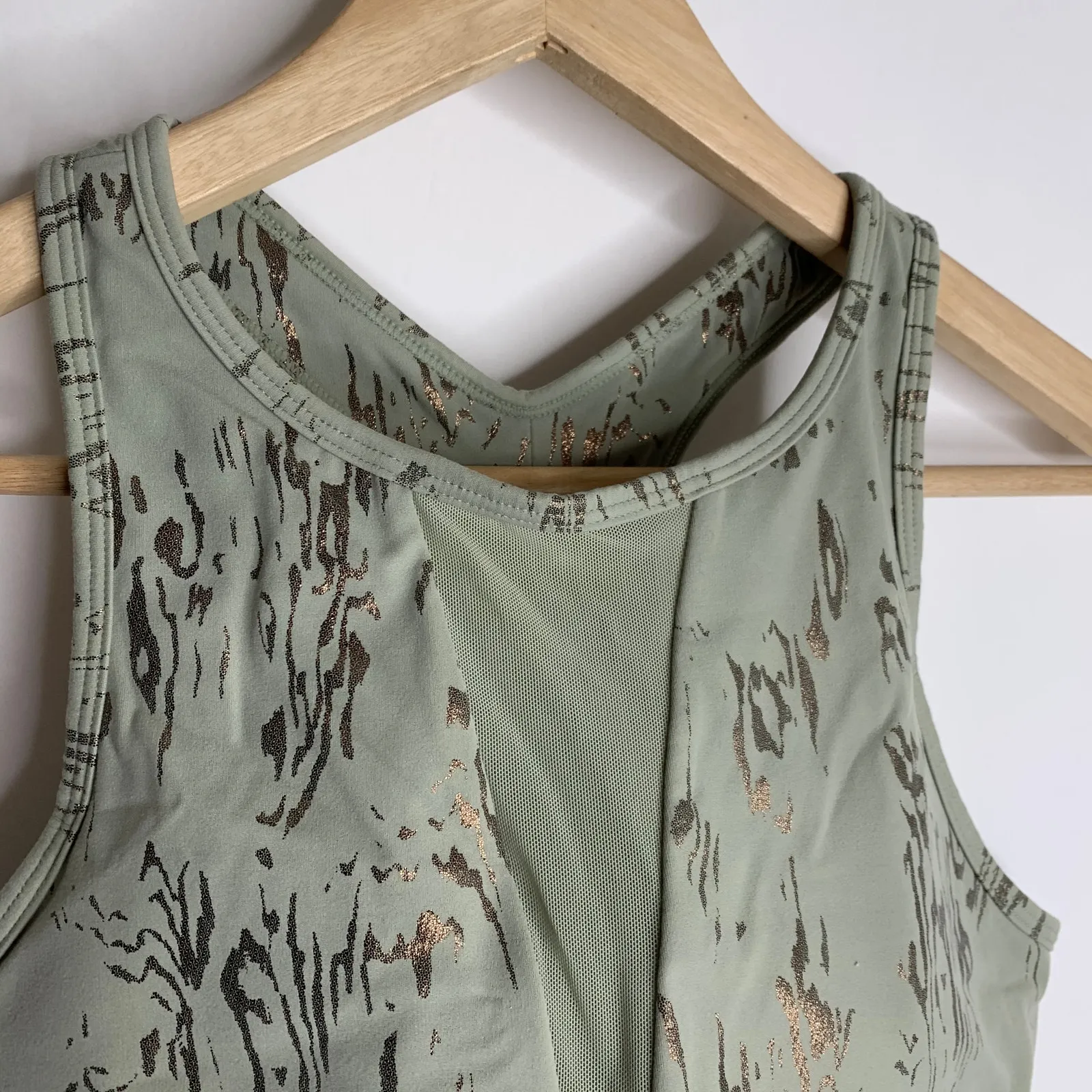 Sweaty Betty x Halle Berry Athena Sport Bra in Green Cambium Small - Image 13