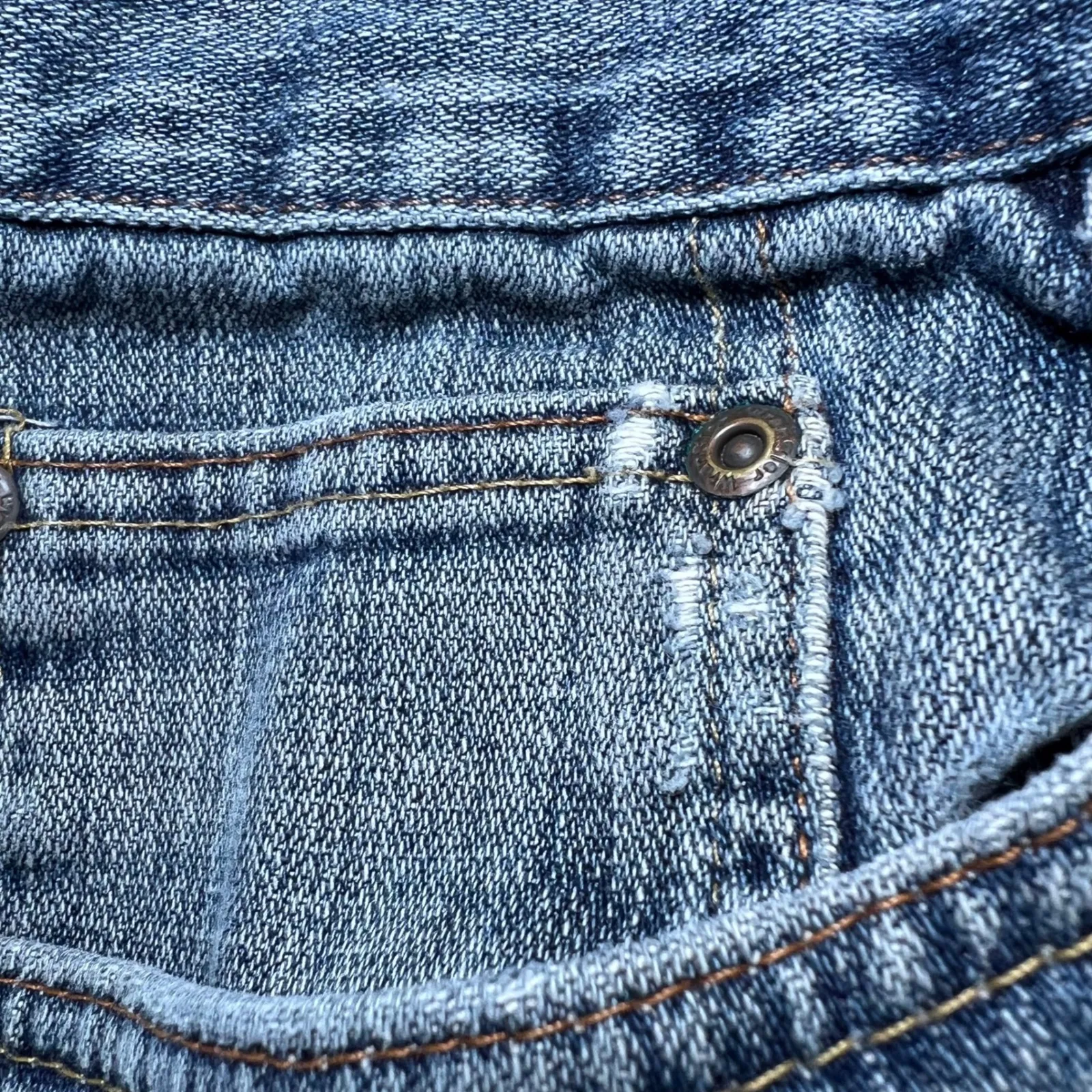 Wrangler Relaxed Straight Blue Jeans Mens 44x30 Denim Distress Rugged Workwear - Image 11