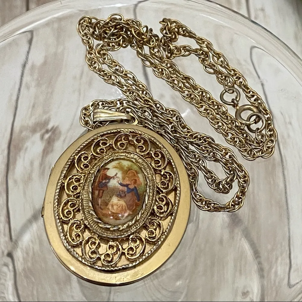 Vintage Victorian Locket Necklace - Image 2
