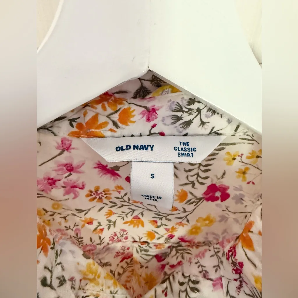Old Navy The Classic Shirt Ditsy-Floral Print Classic Shirt Colorful Size Small - Image 4