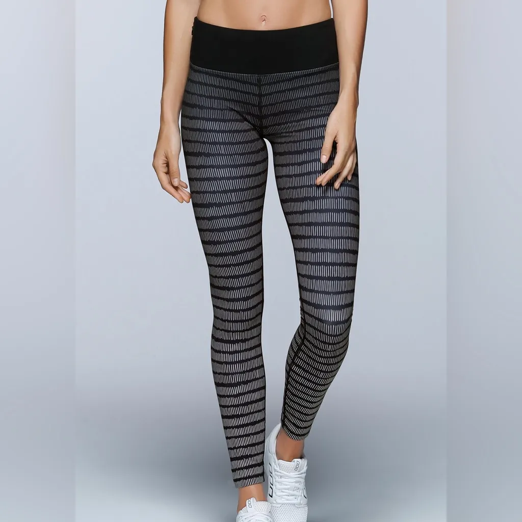 NEW Lorna Jane Rapid Core Full Length Black and White Stripe Ombré Leggings | S - Image 6