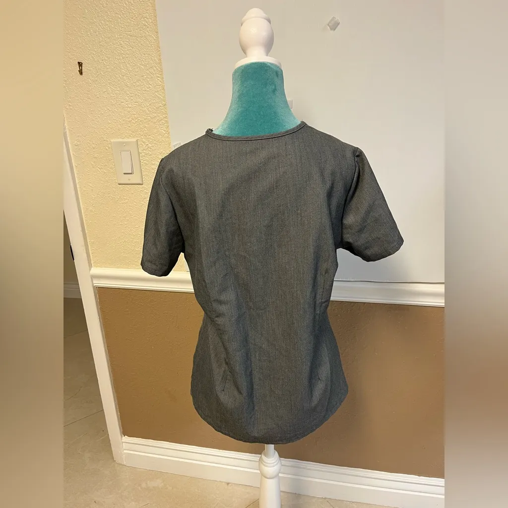 FIGS Technical‎ Casma Three-Pocket Scrub Top – Graphite Grey, Women’s Size S - Image 3